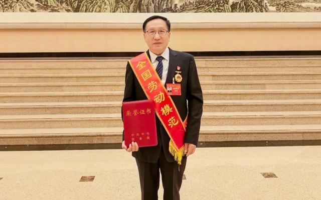 祝賀！新疆宜化礦業(yè)龐建將榮獲全國勞動(dòng)模范