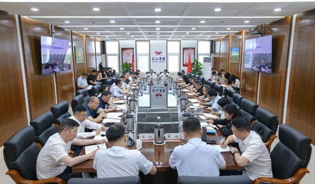 集團黨委傳達學(xué)習(xí)中央通報精神和上級有關(guān)會議精神(圖1)